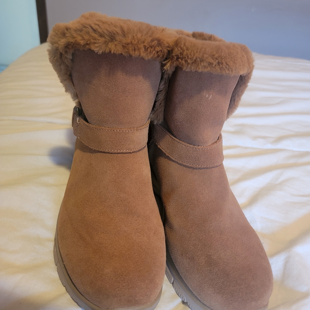 Skechers Slip-insWarm Brown Faux Fur Winter Boots. - Picture 8 of 9